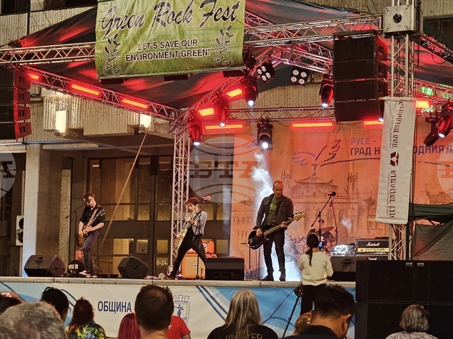 Местни изпълнители от различни поколения включва втория ден на Green Rock Fest в Русе