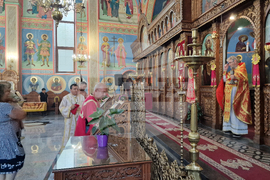Шумен - храм „Свети Три Светители“ - неделна служба