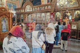 Шумен - храм „Свети Три Светители“ - неделна служба