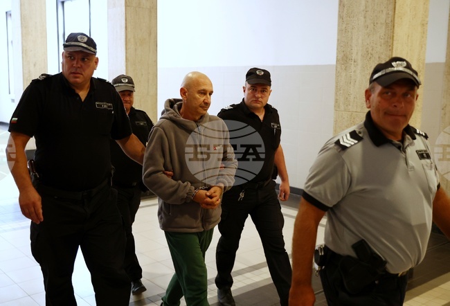 Съдът остави в ареста обвиняемия за палежите на автомобили в София на 9 септември 