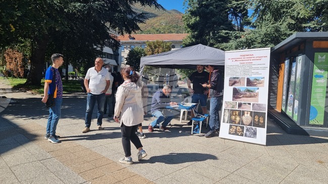 Пункт за събиране на подписи за запазване на новите открития в „Могиланската могила“ бе открит във Враца