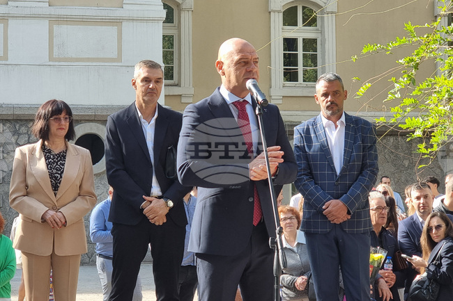 Пловдив - Хуманитарната гимназия „Св. св. Кирил и Методий“ - кмет - първи учебен ден