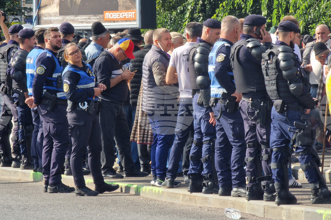 Овцевъди от цяла Румъния протестираха в Букурещ; стигна се до сблъсъци с жандармерията