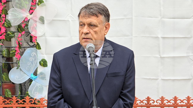 Бъдещето на всяко българско дете е важно, каза министърът на образованието и науката Георги Вълчев