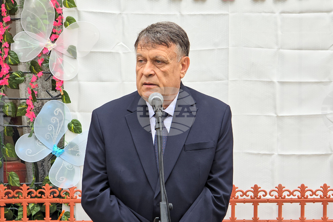 Бъдещето на всяко българско дете е важно, каза министърът на образованието и науката Георги Вълчев