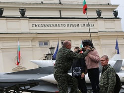 Ден на храбростта и празник на Българската армия - празник - военна техника