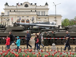 Ден на храбростта и празник на Българската армия - празник - военна техника