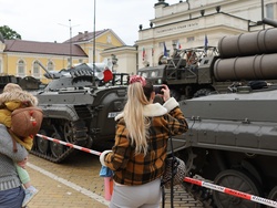 Ден на храбростта и празник на Българската армия - празник - военна техника