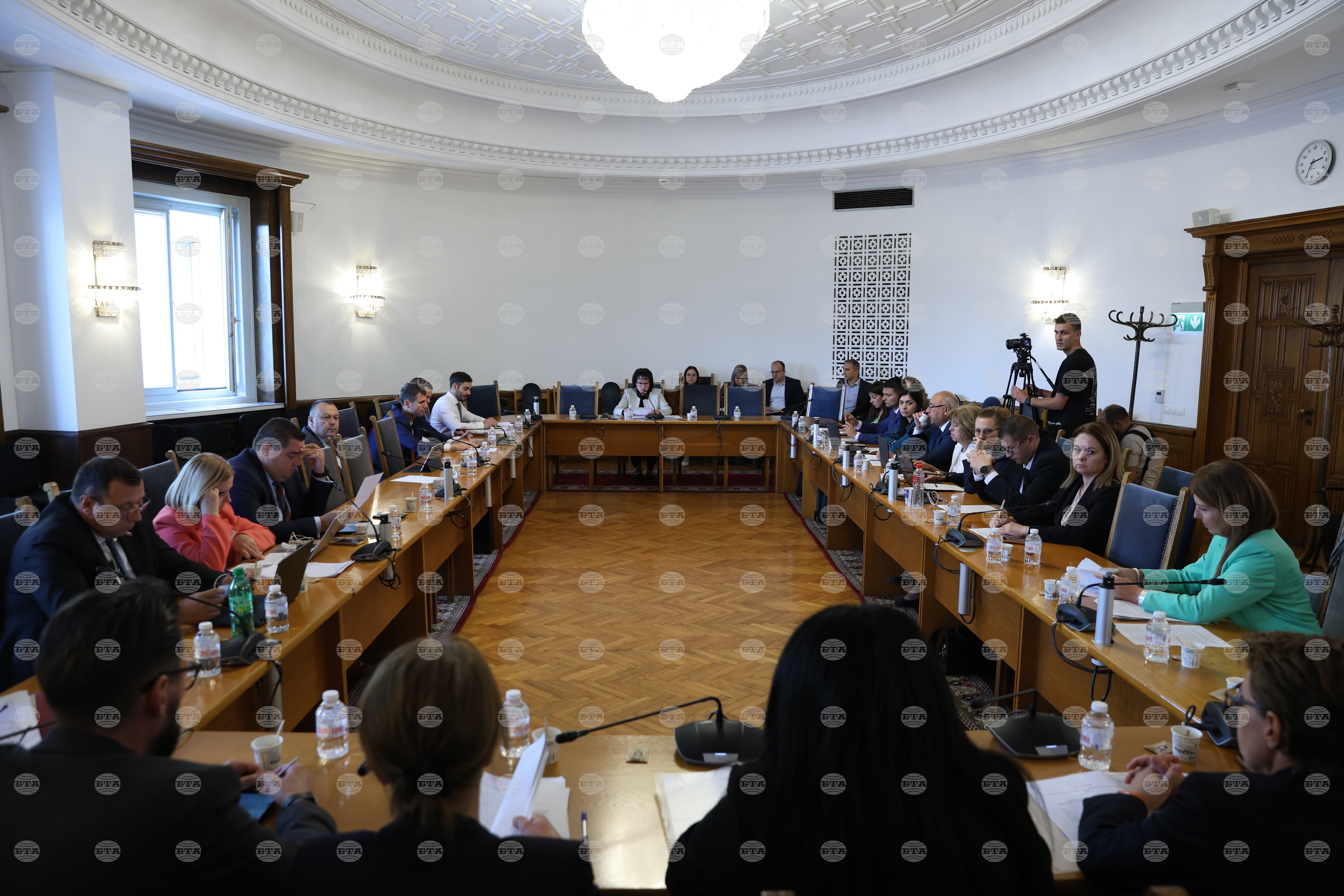 Правната комисия реши, че ще изслушва кандидатите за членове на ВСС от парламентарната квота в рамките на три дни