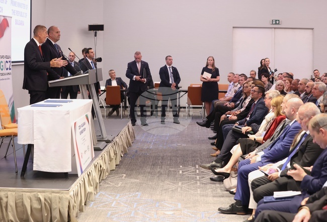 Seven Bilateral Cooperation Documents Signed at Bulgarian-Czech Business Forum