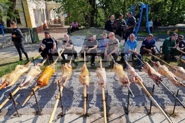 Село Паталеница - Гергьовден - празник - печени агнета