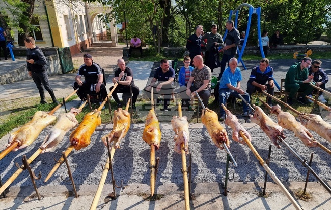 Село Паталеница - Гергьовден - празник - печени агнета