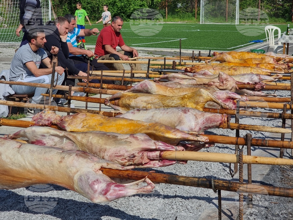 Село Паталеница - Гергьовден - празник - печени агнета