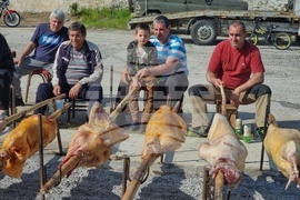 Село Паталеница - Гергьовден - празник - печени агнета
