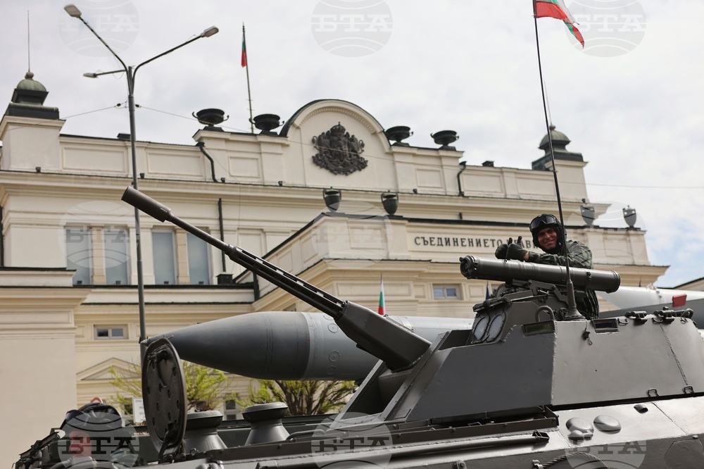 Ден на храбростта и празник на Българската армия - военен парад