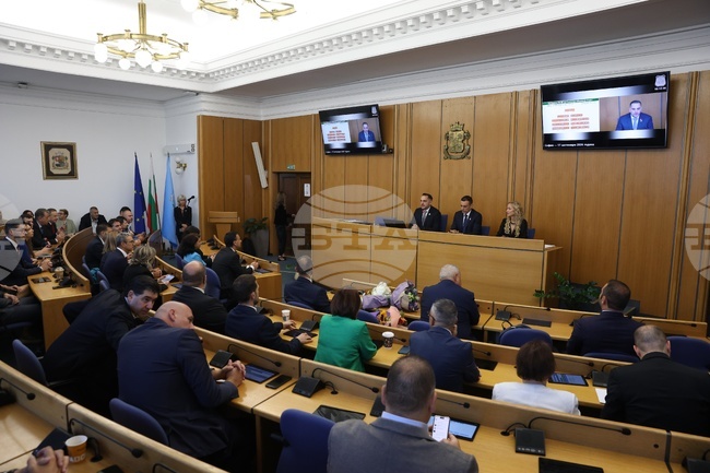 Почетен знак на Столична община получиха националните младежки отбори по волейбол и две столични читалища