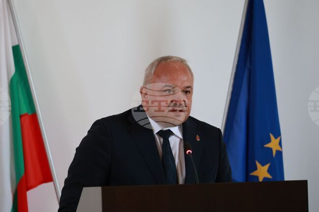 Вече 35 години се правят опити демократичният вот на гражданите да бъде изкривен, каза министър Иван Демерджиев