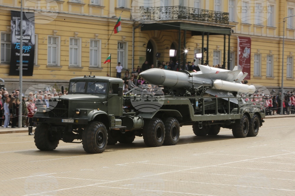 Ден на храбростта и празник на Българската армия - военен парад