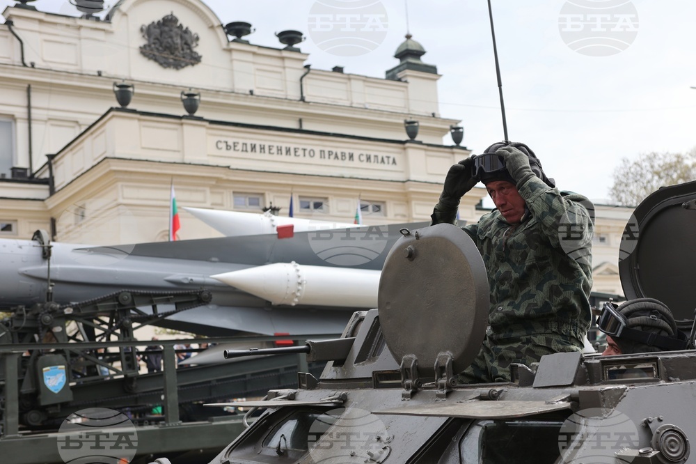Ден на храбростта и празник на Българската армия - военен парад
