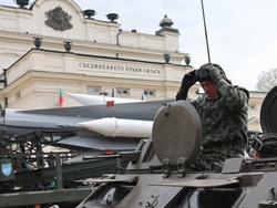 Ден на храбростта и празник на Българската армия - военен парад