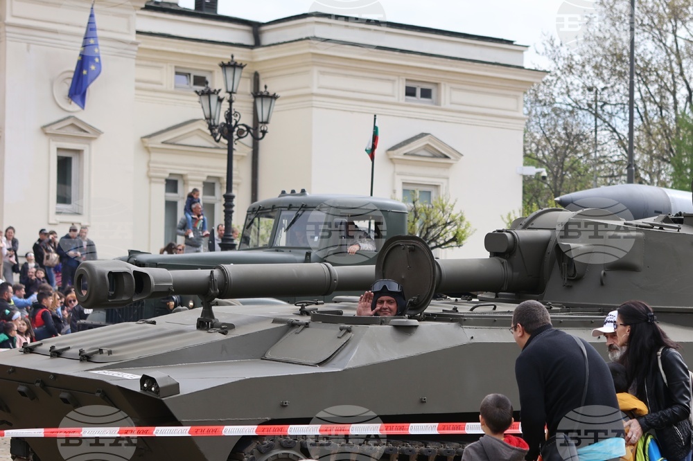 Ден на храбростта и празник на Българската армия - военен парад