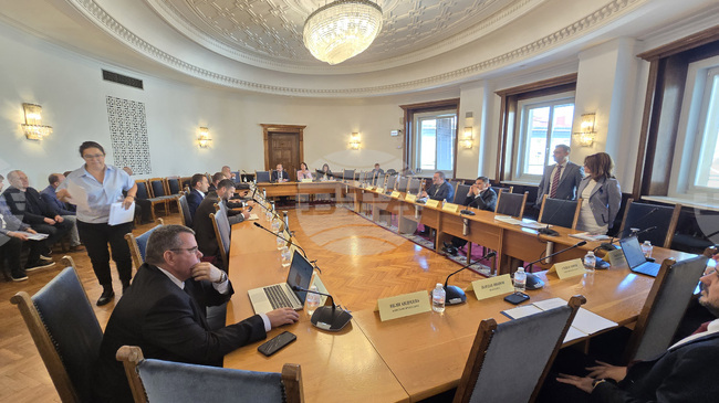 Транспортната комисия прие на първо четене промените в Закона за автомобилните превози заради Пакета „Мобилност“