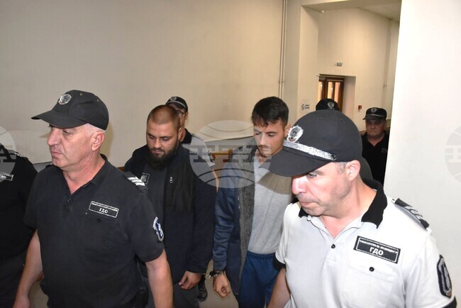 Окръжният съд в Хасково остави в ареста баща и двамата му синове, обвинени за убийство в димитровградското село Странско