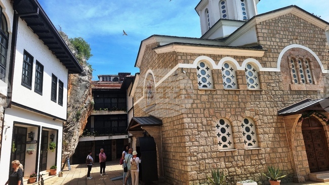 Скалната църква от 14 в. в манастирския комплекс в Калища, Северна Македония, и легендата за иконата „Богородица в черно“