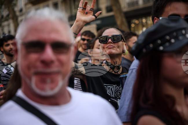 APTOPIX France Techno Parade