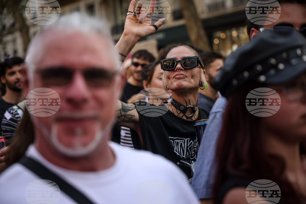 APTOPIX France Techno Parade