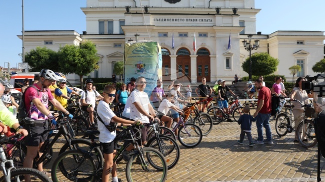Cyclists Mark European Mobility Week with Bicycle Ride along Bulgarian Stage of Giro d'Italia Finish