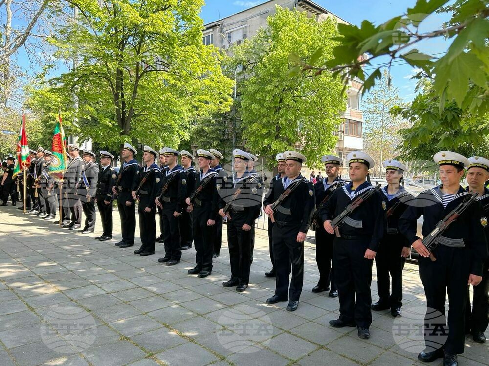 С молебен за здраве и военни почести Бургас отбеляза днешния 6 май