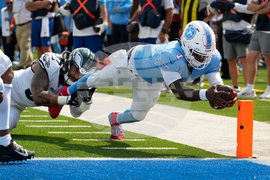 APTOPIX Eagles Titans Football