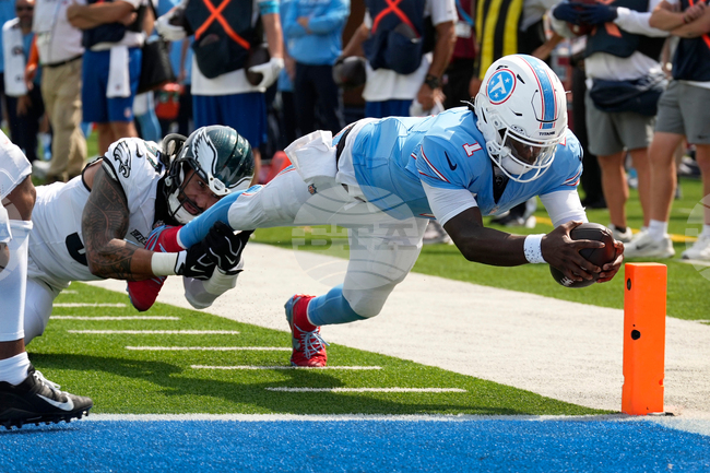 APTOPIX Eagles Titans Football