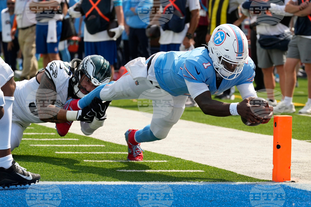 APTOPIX Eagles Titans Football