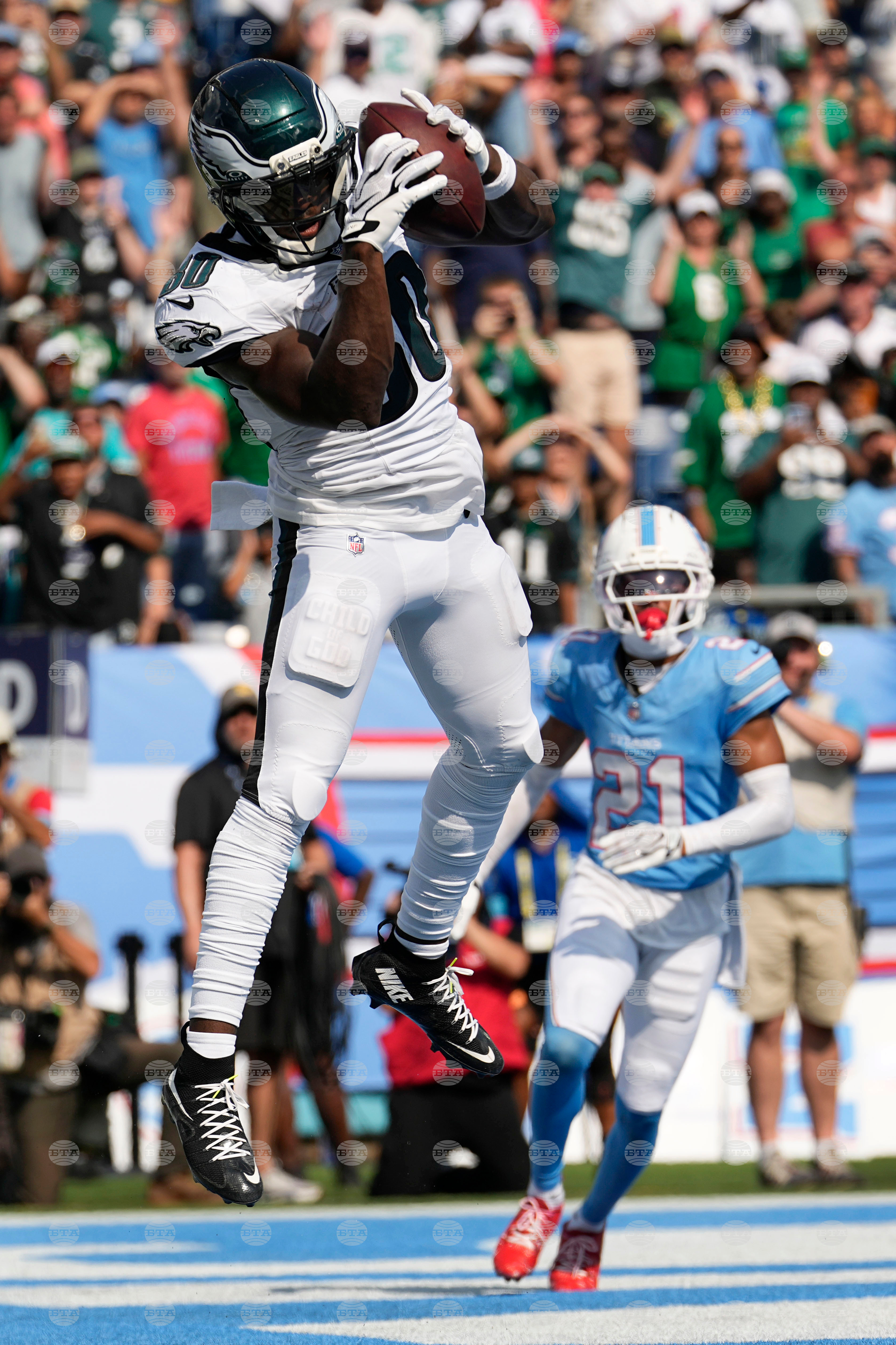 APTOPIX Eagles Titans Football