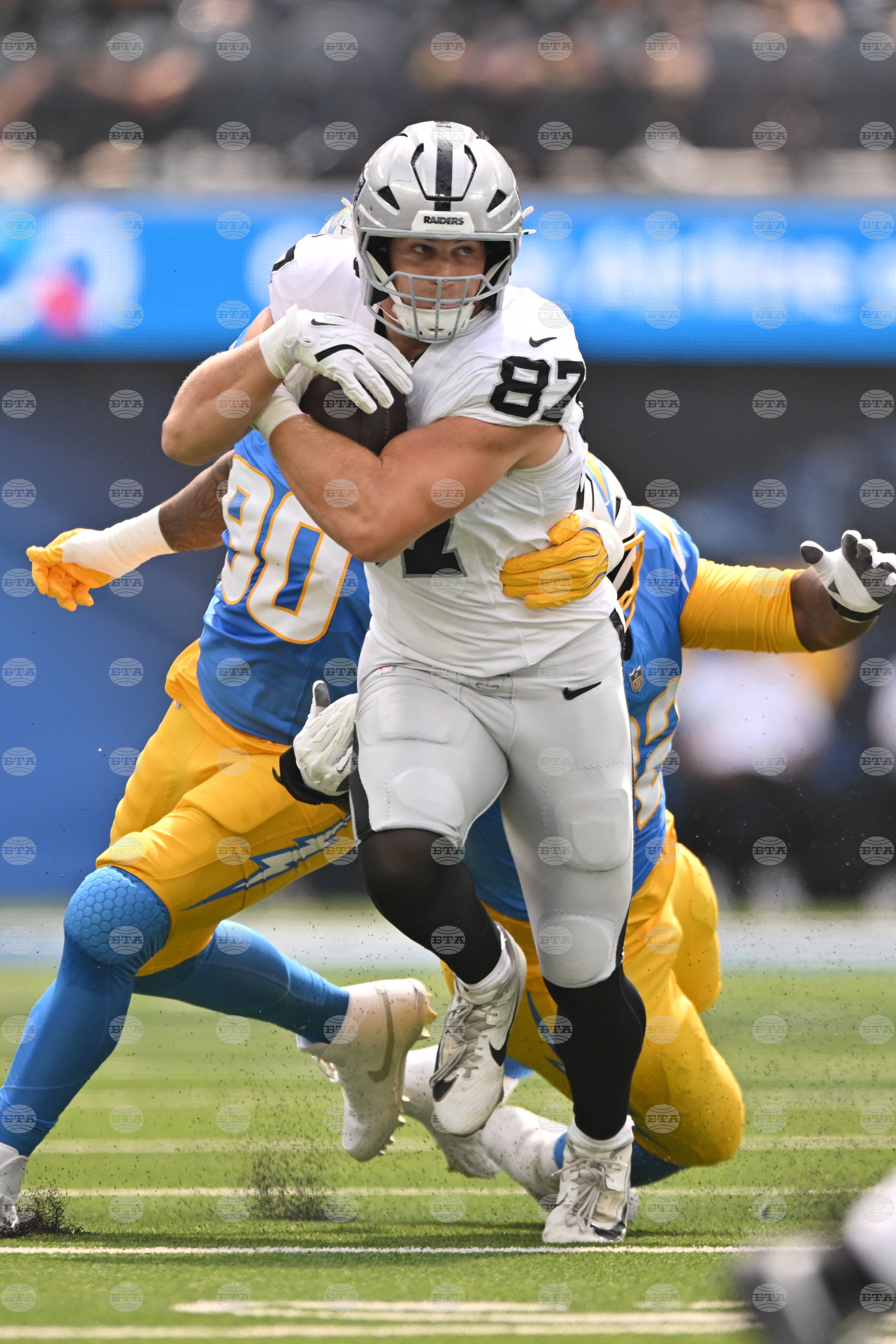 Raiders Chargers Football