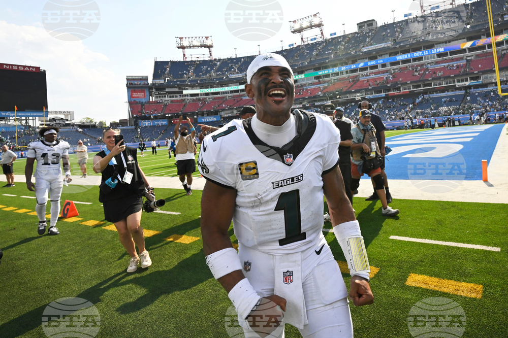 Eagles Titans Football