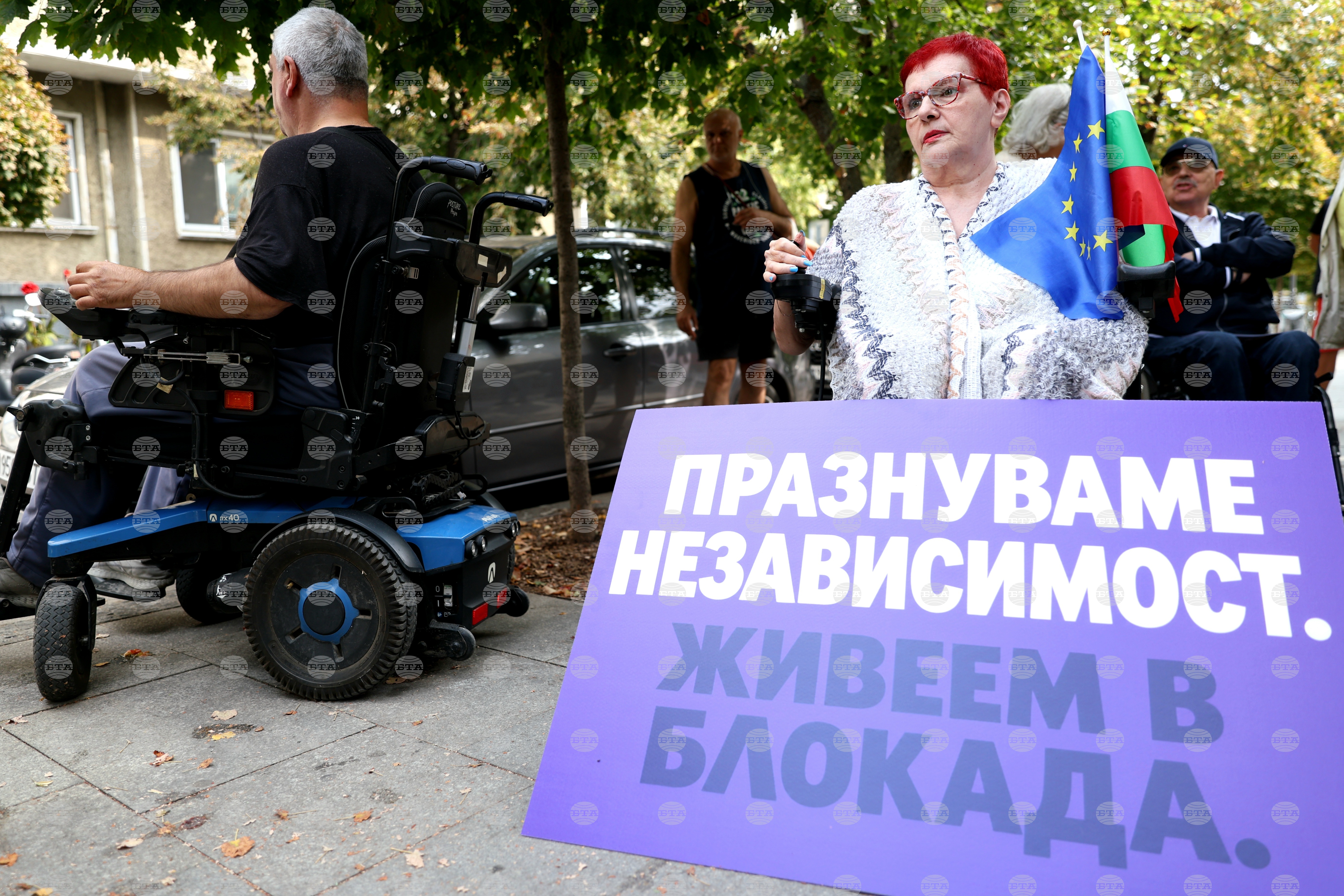 Хора с увреждания протестираха пред Столична община с искане за достъпна среда