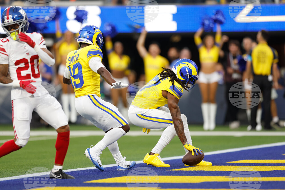 Giants Rams Football