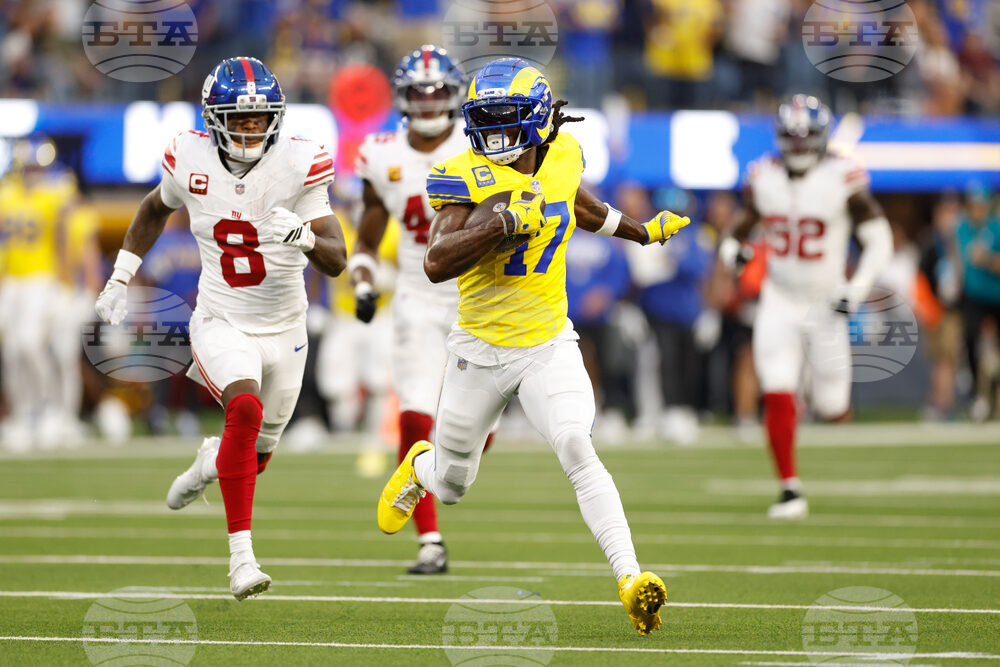 Giants Rams Football