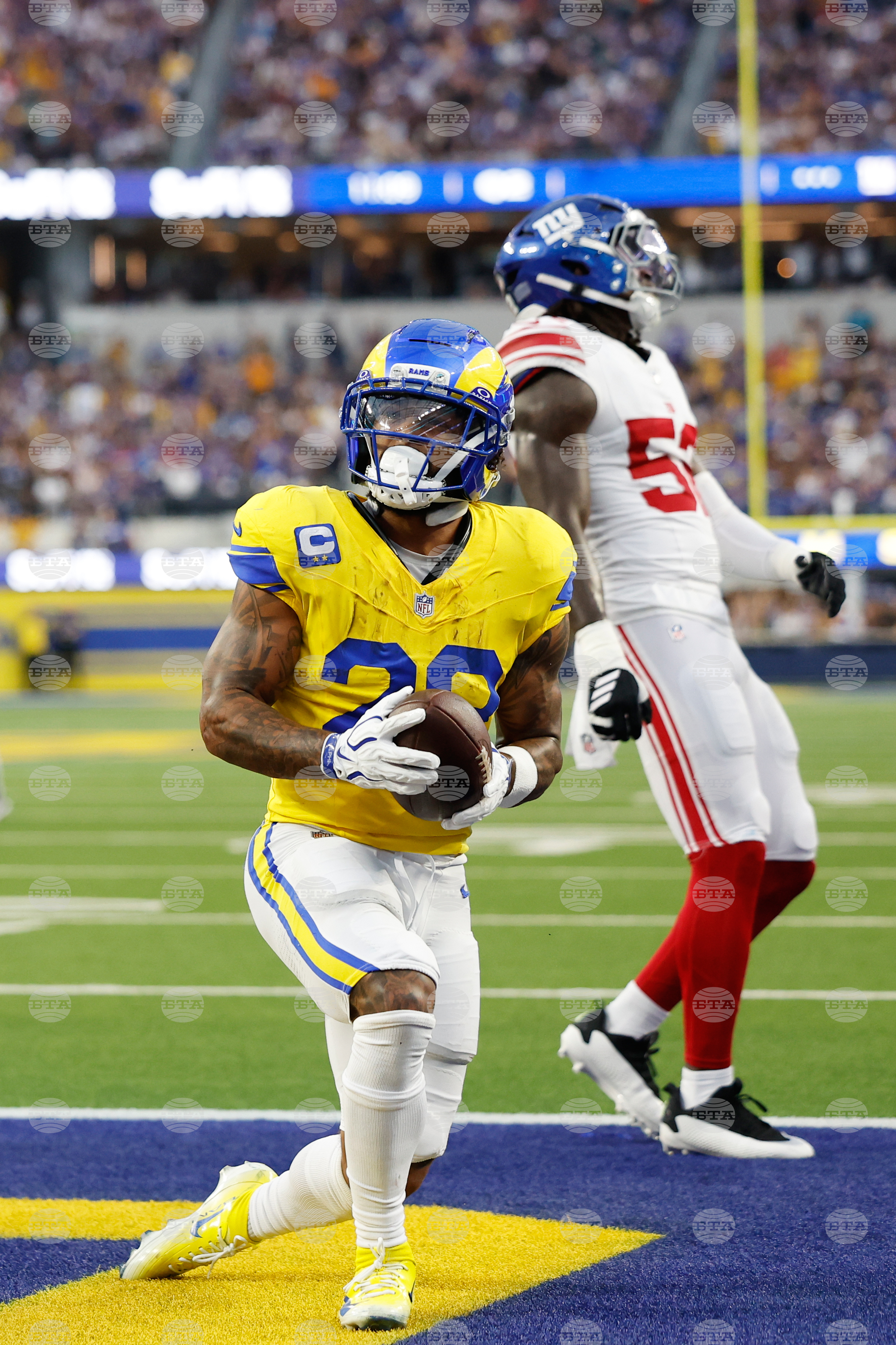 Giants Rams Football