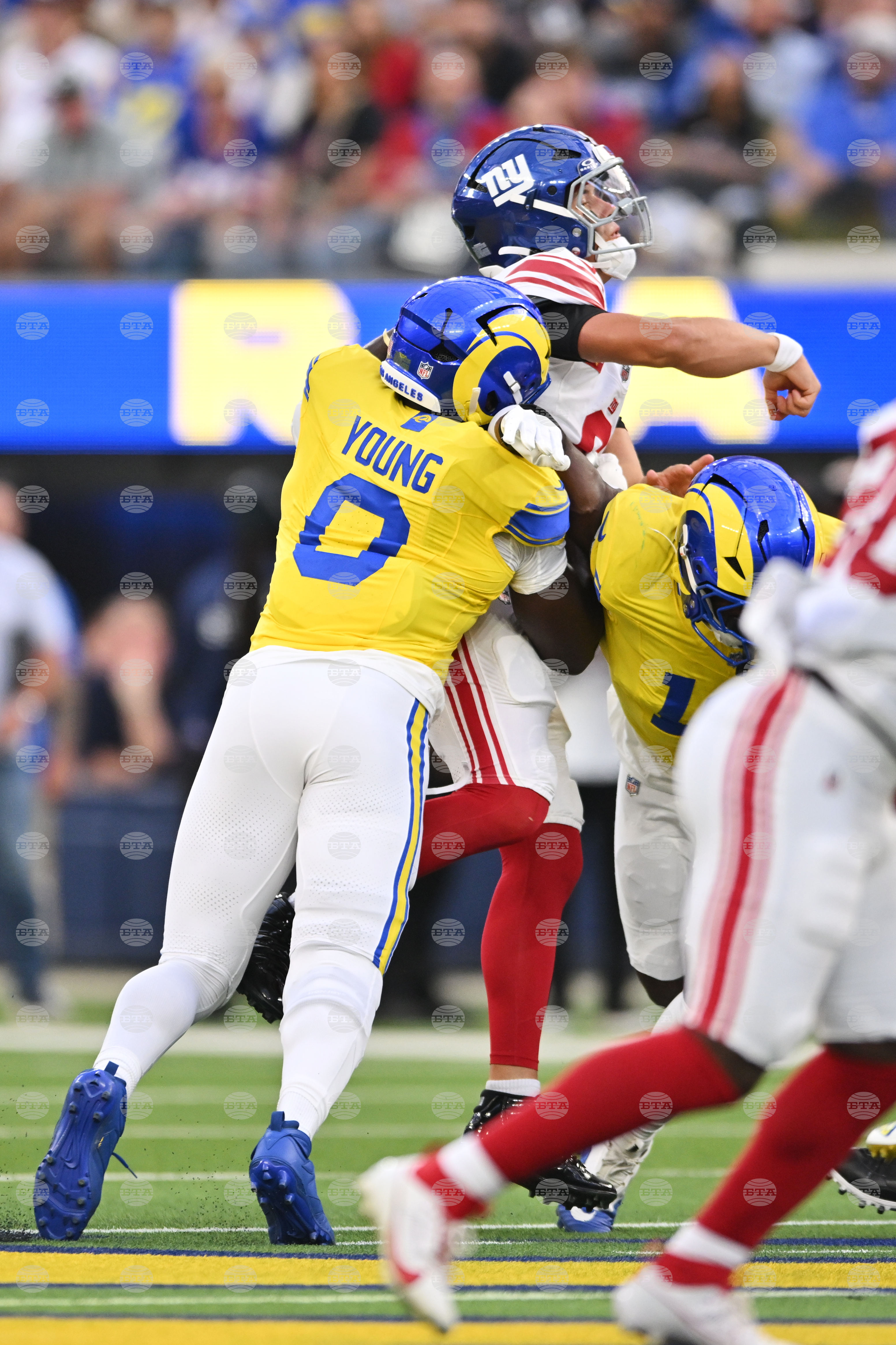 Giants Rams Football
