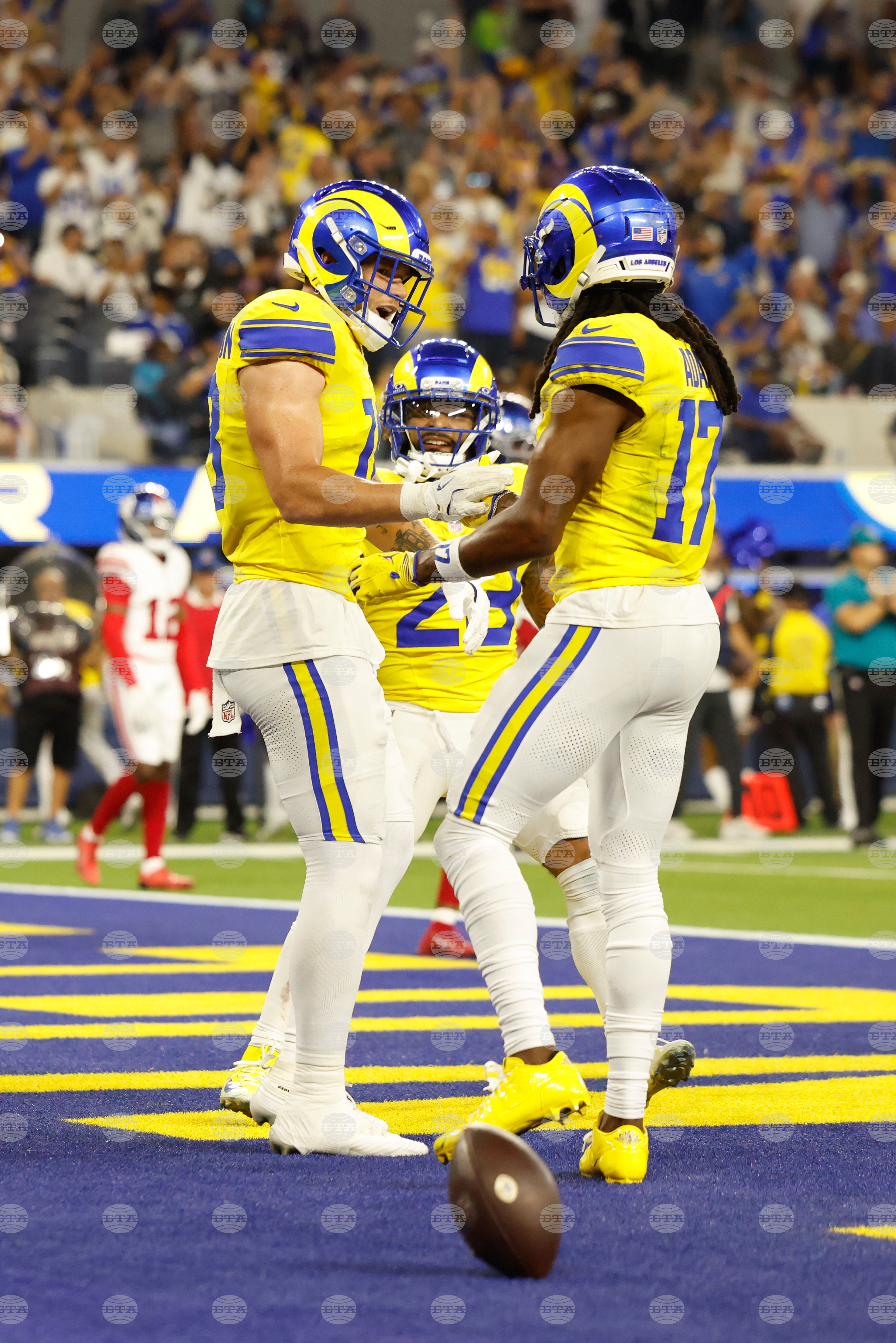 Giants Rams Football
