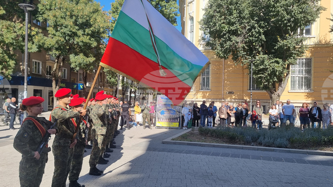 В Плевен с тържествен ритуал и поднасяне на цветя бяха отбелязани 118 години от обявяването на Независимостта на България