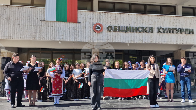 Паметта за миналото и ритъмът на настоящето се срещнаха на сцената в Разград за Деня на независимостта на България