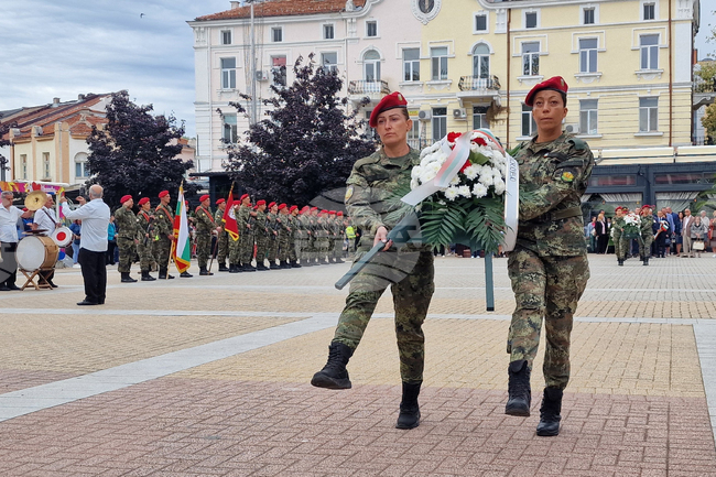 Хасково отбеляза 118 години от обявяването на Независимостта на България с поднасяне на цветя и концерт