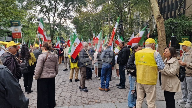 Ирански опозиционни групи демонстрираха и днес пред ООН на фона на речта на президента Пезешкиан 