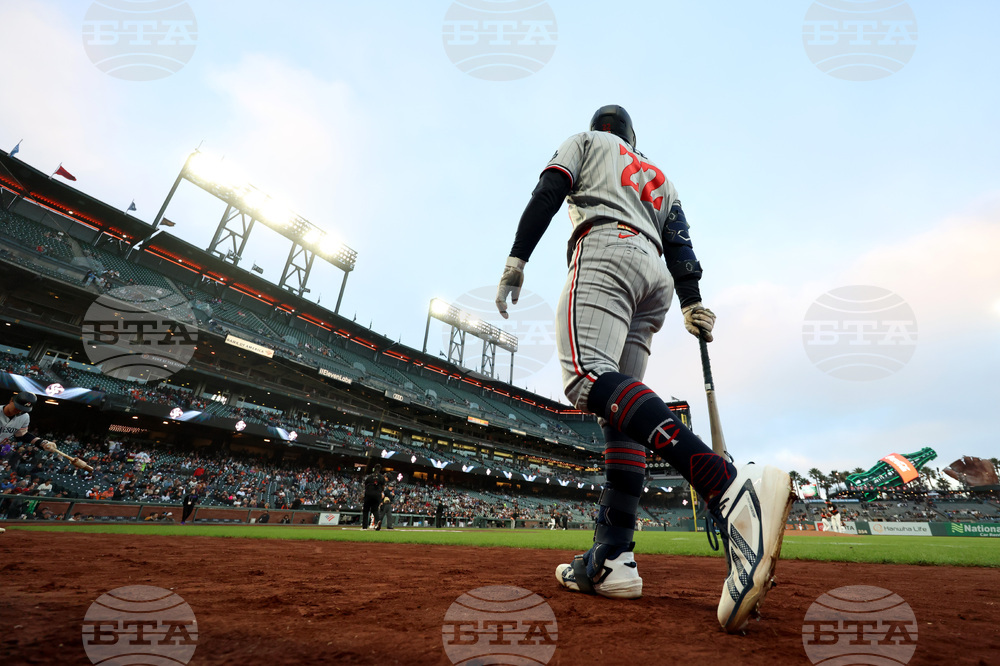 Twins Giants Baseball