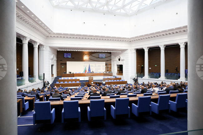 Parliament Backs Changes Allowing Financial Regulator to Cover Guarantee Fund Shortfalls